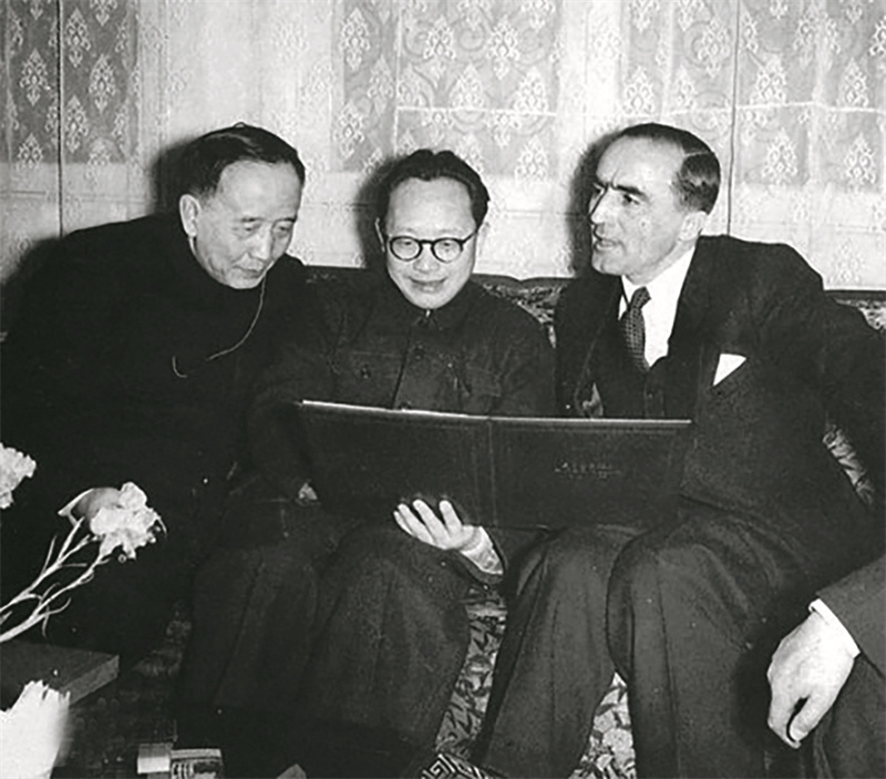 錢偉長(zhǎng)-大師的背影稿件5 (1).jpg