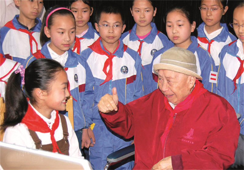 錢偉長(zhǎng)-大師的背影稿件10 (1).jpg