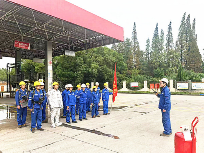 中國石化黃石石油公司開展“119”消防安全日實戰(zhàn)演練568.png