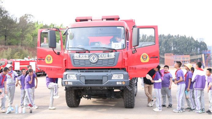 云南安寧中學(xué)太平學(xué)校小學(xué)部走進云南省森林消防總隊訓(xùn)練大隊學(xué)習(xí)消防安全知識2388.png