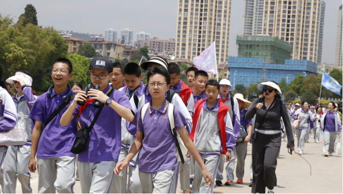 云南安寧中學(xué)太平學(xué)校初中部:用腳步丈量大地強(qiáng)健身心體魄 用眼睛觀察山河啟迪思想品格(1)1495.png