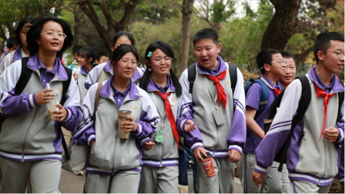 云南安寧中學(xué)太平學(xué)校初中部:用腳步丈量大地強(qiáng)健身心體魄 用眼睛觀察山河啟迪思想品格(1)2188.png