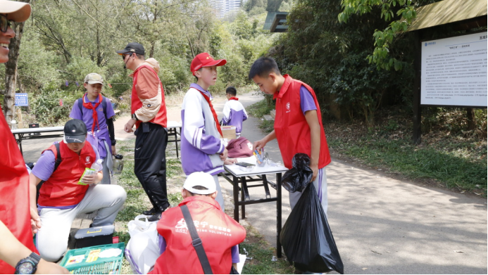 云南安寧中學(xué)太平學(xué)校初中部:用腳步丈量大地強(qiáng)健身心體魄 用眼睛觀察山河啟迪思想品格(1)7907.png