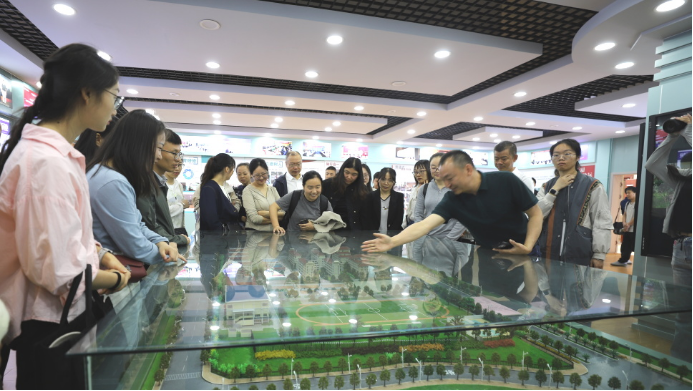 取經(jīng)問道拓展工作視野 交流互鑒分享發(fā)展經(jīng)驗(yàn)——云南省馬關(guān)縣第一中學(xué)考察團(tuán)走進(jìn)安寧中學(xué)開展學(xué)習(xí)交流474.png