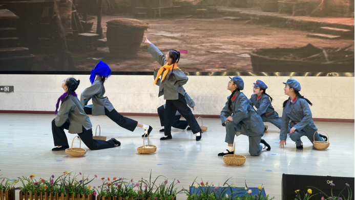 充分展現(xiàn)美育浸潤行動(dòng)豐碩成果 奮力書寫培育時(shí)代新人亮眼答卷9834.png