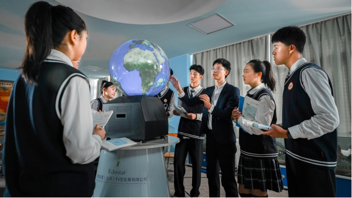 用文明之光點(diǎn)亮啟智潤(rùn)心精神燈塔 以?shī)^進(jìn)之姿譜寫立德樹人璀璨新篇(1)2972.png