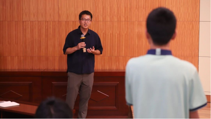 清華大學(xué)副教授李黃龍走進(jìn)云南安寧中學(xué)作主題講座868.png