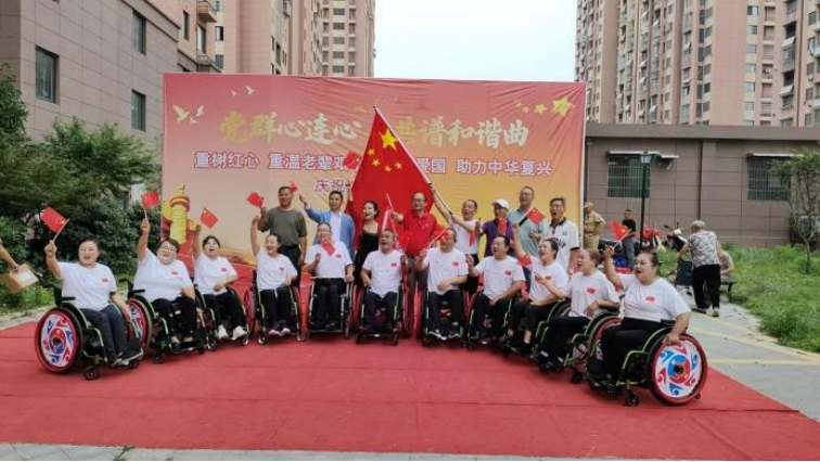 (已瘦身)《 時(shí)代先鋒 民族脊梁 》時(shí)代先鋒人物--李 龍(2)910.png