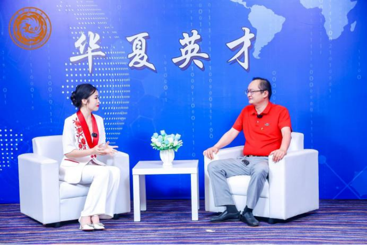 (已瘦身)《 時(shí)代先鋒 民族脊梁 》時(shí)代先鋒人物--李 龍(2)902.png