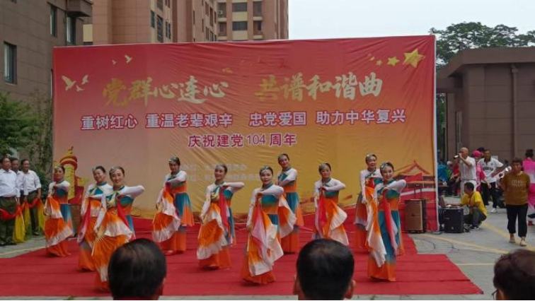 (已瘦身)《 時(shí)代先鋒 民族脊梁 》時(shí)代先鋒人物--李 龍(2)917.png