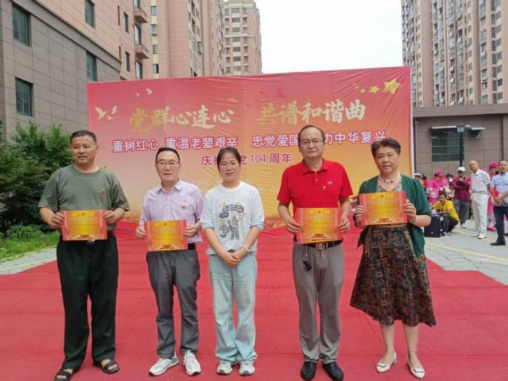 (已瘦身)《 時(shí)代先鋒 民族脊梁 》時(shí)代先鋒人物--李 龍(2)913.png