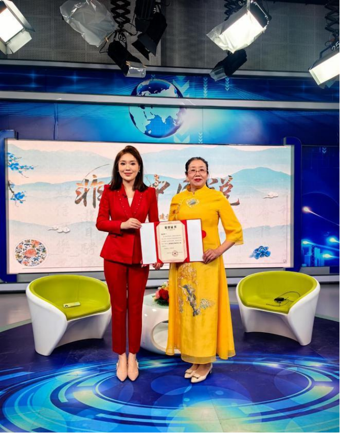 《垂譽古今 筆墨春秋》新時代中醫(yī)傳承人--史蘭香(2)888.png