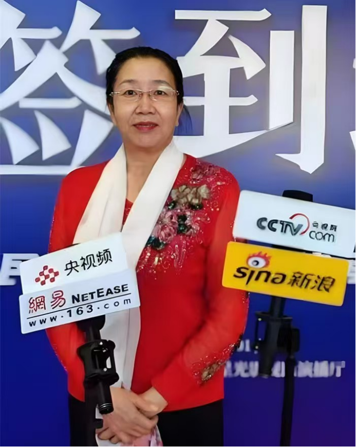 《垂譽古今 筆墨春秋》新時代中醫(yī)傳承人--史蘭香(2)855.png