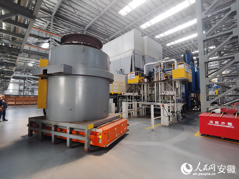 如今，安徽寶鎂鎂水裝卸已完全實(shí)現(xiàn)自動化。人民網(wǎng)記者 胡雨松攝