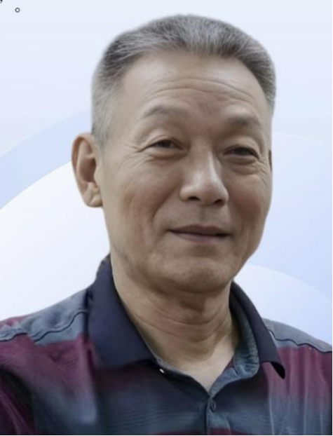 (已瘦身)北派筆墨繪古松 浩氣沖天入畫魂:藝術(shù)家劉明華371.png