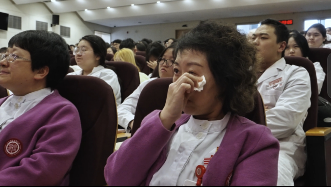 思政鑄魂強(qiáng)根基 院媒聯(lián)動(dòng)育新機(jī)——《中華英才》半月刊社融媒體中心山西運(yùn)營(yíng)部與北大醫(yī)院太原醫(yī)院聯(lián)合舉辦“感悟思想偉力 凝聚奮進(jìn)力量”新時(shí)代公開(kāi)課(1)2012.png