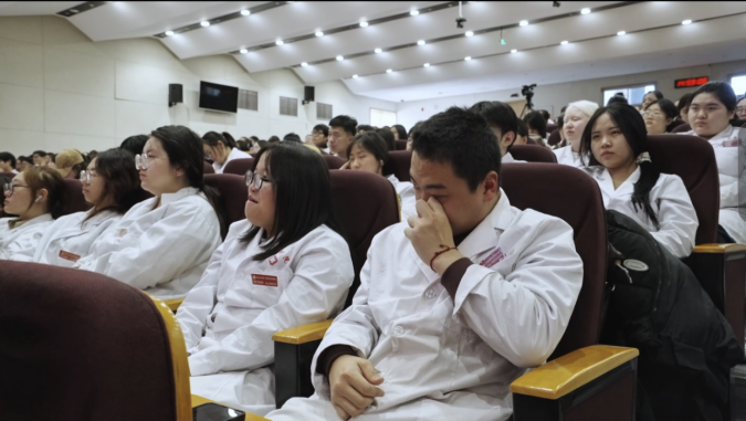 思政鑄魂強(qiáng)根基 院媒聯(lián)動(dòng)育新機(jī)——《中華英才》半月刊社融媒體中心山西運(yùn)營(yíng)部與北大醫(yī)院太原醫(yī)院聯(lián)合舉辦“感悟思想偉力 凝聚奮進(jìn)力量”新時(shí)代公開(kāi)課(1)2013.png