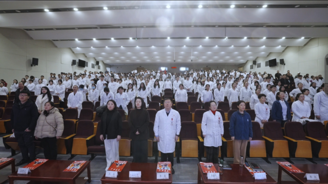 思政鑄魂強(qiáng)根基 院媒聯(lián)動(dòng)育新機(jī)——《中華英才》半月刊社融媒體中心山西運(yùn)營(yíng)部與北大醫(yī)院太原醫(yī)院聯(lián)合舉辦“感悟思想偉力 凝聚奮進(jìn)力量”新時(shí)代公開(kāi)課(1)1704.png