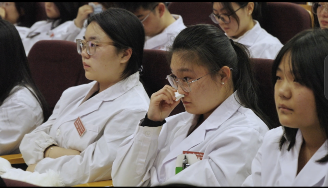 思政鑄魂強(qiáng)根基 院媒聯(lián)動(dòng)育新機(jī)——《中華英才》半月刊社融媒體中心山西運(yùn)營(yíng)部與北大醫(yī)院太原醫(yī)院聯(lián)合舉辦“感悟思想偉力 凝聚奮進(jìn)力量”新時(shí)代公開(kāi)課(1)2014.png