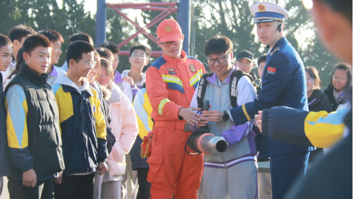 以藍(lán)焰勇士精神引領(lǐng)學(xué)生樹(shù)立遠(yuǎn)大志向 用應(yīng)677.png