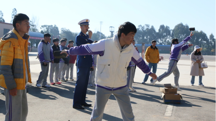 以藍(lán)焰勇士精神引領(lǐng)學(xué)生樹(shù)立遠(yuǎn)大志向 用應(yīng)683.png