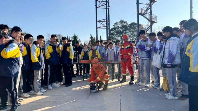 手牽手譜寫教育強(qiáng)國建設(shè)嶄新篇章 心連心培1345.png