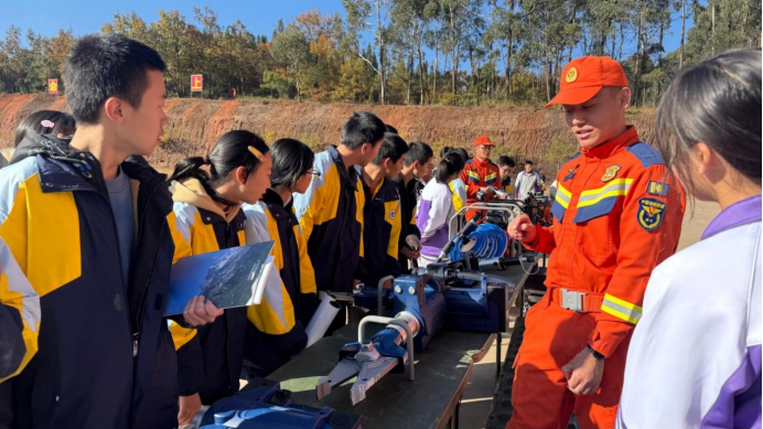 手牽手譜寫教育強(qiáng)國建設(shè)嶄新篇章 心連心培1348.png