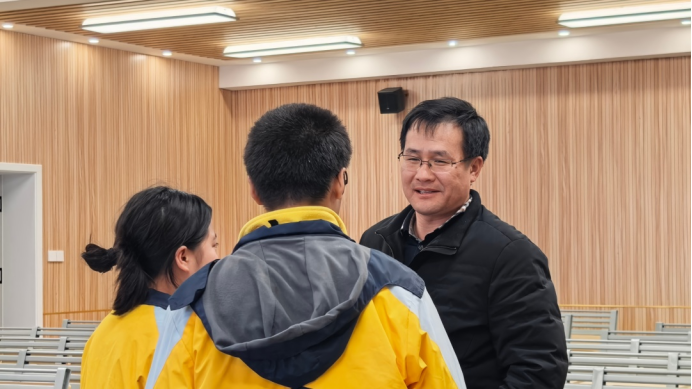 手牽手譜寫教育強(qiáng)國建設(shè)嶄新篇章 心連心培1680.png