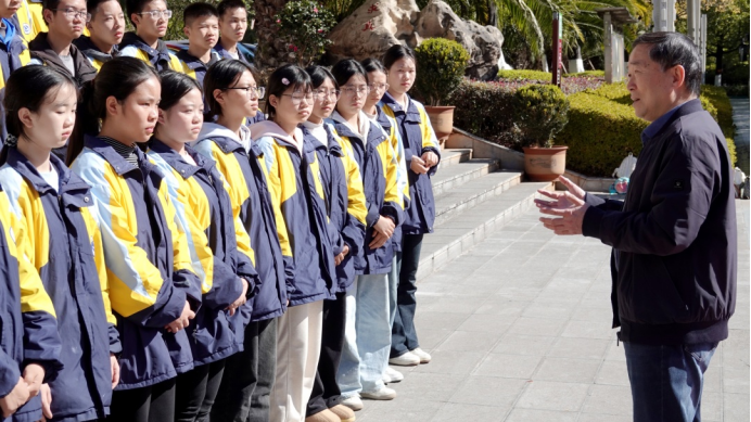 手牽手譜寫教育強(qiáng)國建設(shè)嶄新篇章 心連心培600.png