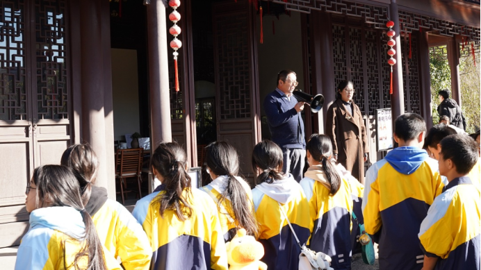 手牽手譜寫教育強(qiáng)國建設(shè)嶄新篇章 心連心培1485.png