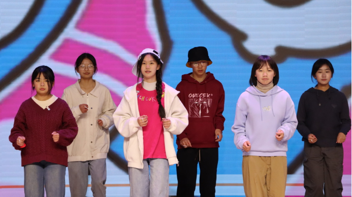 筑夢(mèng)安中繪新卷 青春唱響新時(shí)代__安寧中學(xué)高3705.png