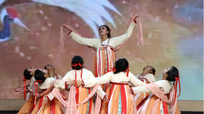 筑夢(mèng)安中繪新卷 青春唱響新時(shí)代__安寧中學(xué)高5558.png