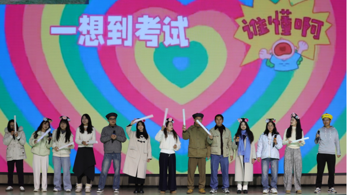 筑夢(mèng)安中繪新卷 青春唱響新時(shí)代__安寧中學(xué)高6917.png