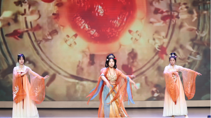 筑夢(mèng)安中繪新卷 青春唱響新時(shí)代__安寧中學(xué)高6042.png