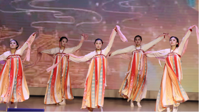 筑夢(mèng)安中繪新卷 青春唱響新時(shí)代__安寧中學(xué)高5841.png