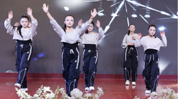 藝彩迎新 逐夢(mèng)前行‖安寧中學(xué)嵩華學(xué)校2026年4960.png