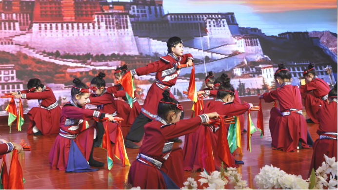 藝彩迎新 逐夢(mèng)前行‖安寧中學(xué)嵩華學(xué)校2026年3039.png