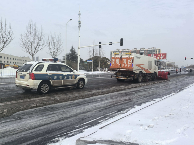 江蘇鹽城交通執(zhí)法織密冰凍天氣交通運輸“安全網(wǎng)”152.png