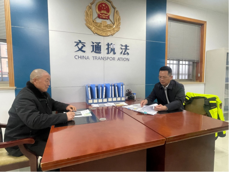 江蘇鹽城交通執(zhí)法“柔性+體驗(yàn)+聯(lián)合”開(kāi)展超限治理699.png